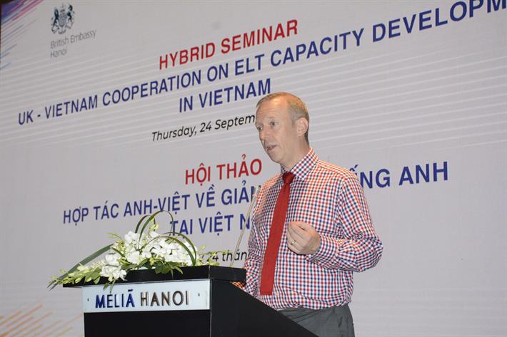 Đại sứ Anh tại Việt Nam Gareth Ward phát biểu tại Hội thảo